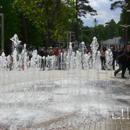 Gaismas dinamiskā sausā strūklaka pie „Dzintara” koncertzāles Jūrmalā / 2009. gads