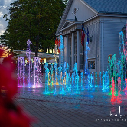 Gaismas dinamiskā sausā strūklaka pie „Dzintara” koncertzāles Jūrmalā / 2009. gads