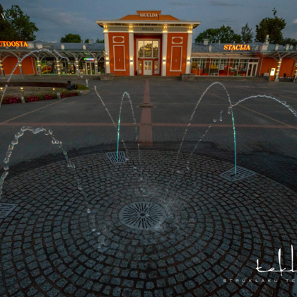 Sausā strūklaka pie Siguldas dzelzceļa stacijas / 2012. gads