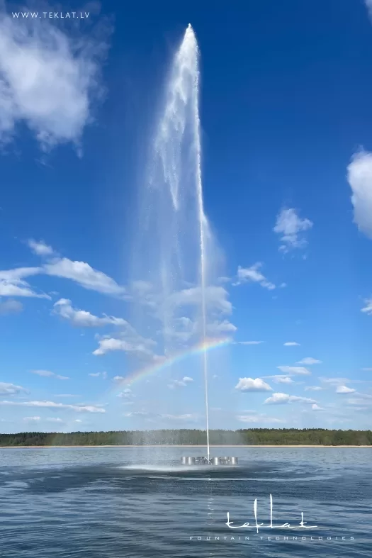 Peldošā strūklaka Lielā Stropu ezerā, Daugavpils / 2020. gads