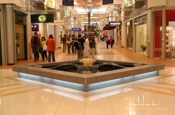 Strūklaka tirdzniecības centrā «Domina Shopping» / 2006. gads