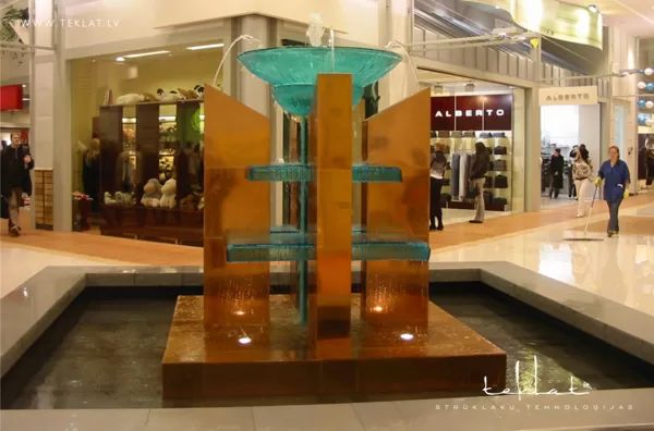 Strūklaka tirdzniecības centrā «Domina Shopping» / 2004. gads