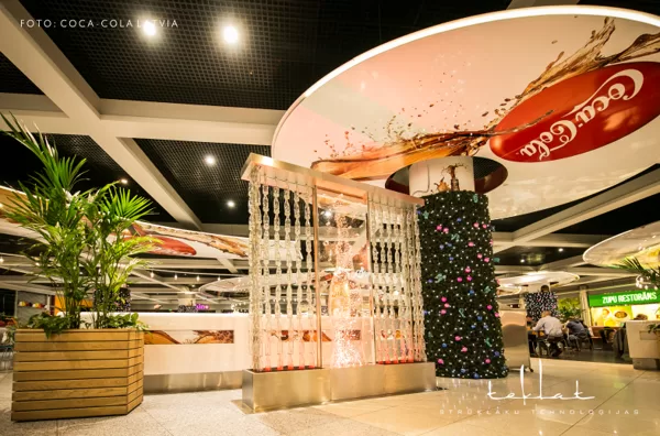 Ūdens burbuļpanelis Coca-Cola @ t/c "RIGA PLAZA", Rīga / 2017. gads